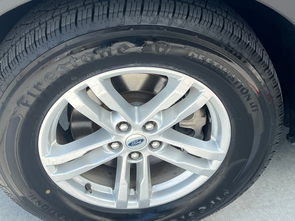 2023 Ford Explorer XLT Image 9 of 26