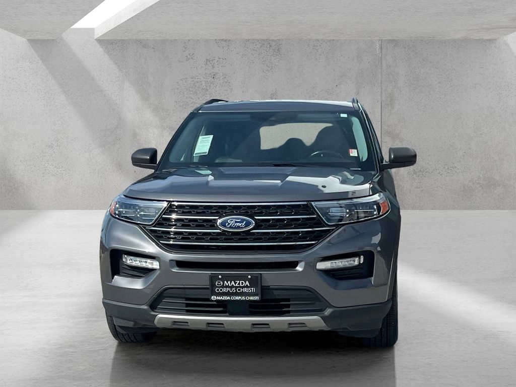 2023 Ford Explorer XLT Image 3 of 26