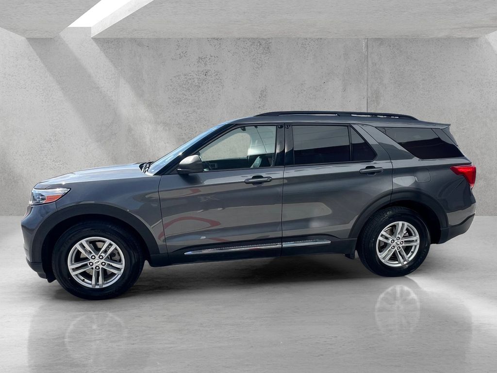 2023 Ford Explorer XLT Image 2 of 26