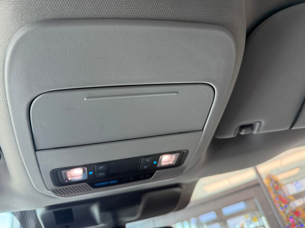 2023 Ford Explorer XLT Image 21 of 26