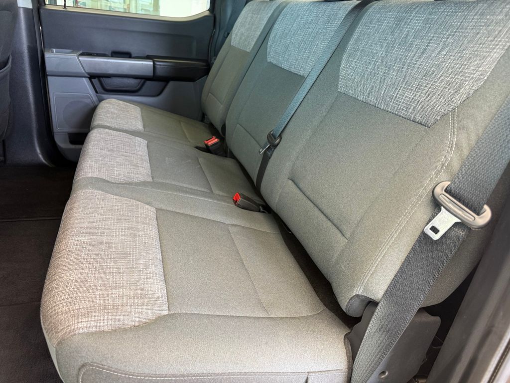 2023 Ford Explorer XLT Image 18 of 26