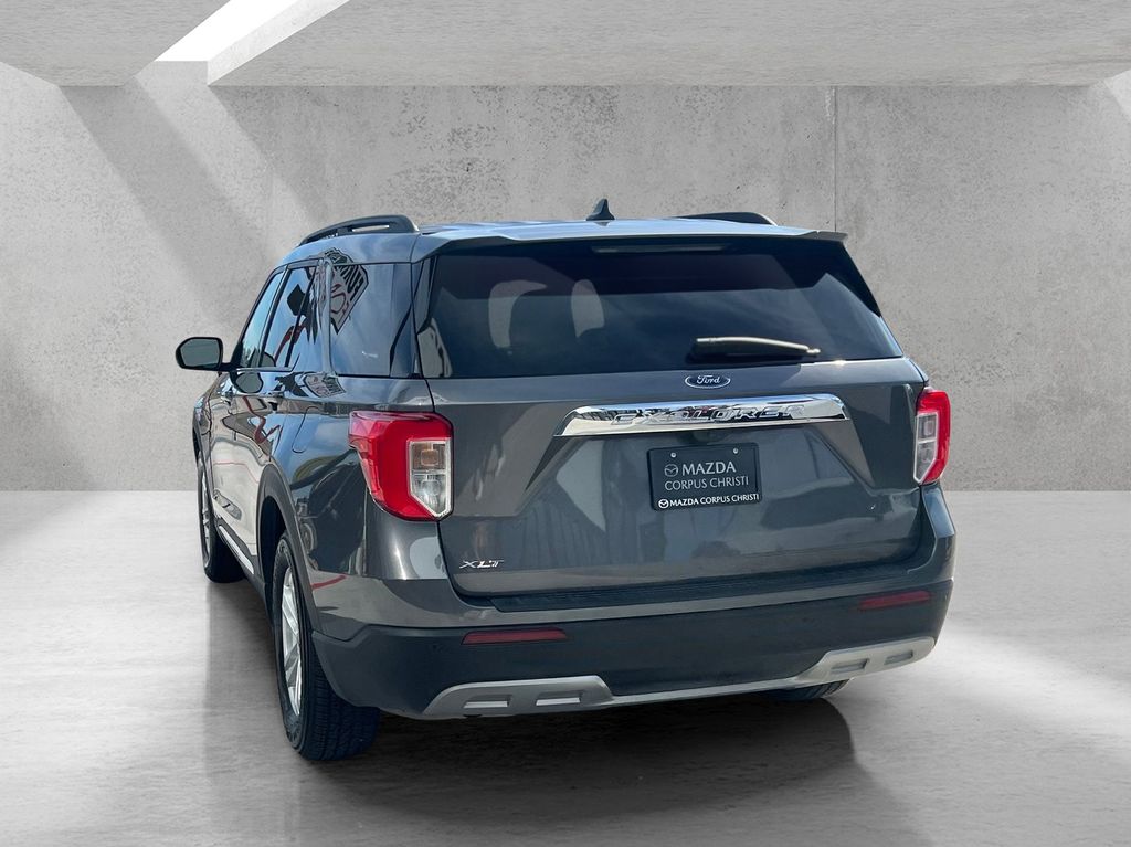 2023 Ford Explorer XLT Image 8 of 26