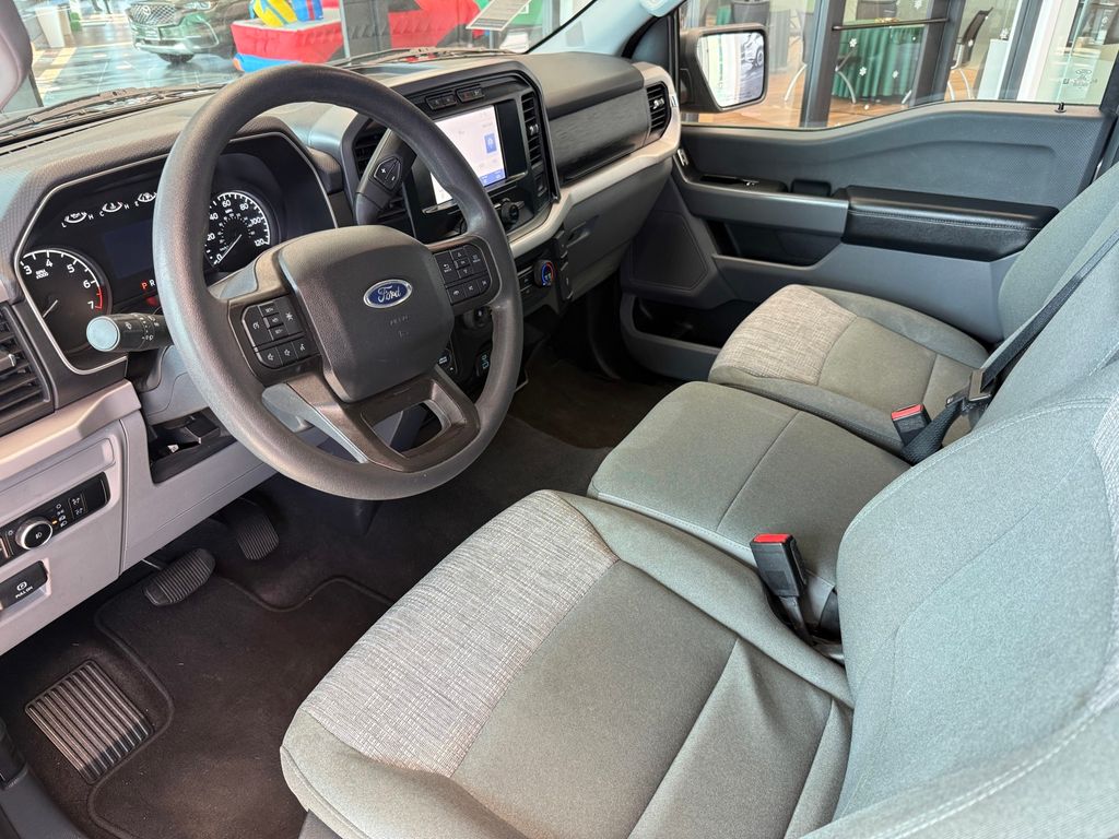 2023 Ford Explorer XLT Image 11 of 26