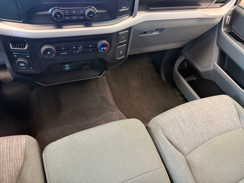 2023 Ford Explorer XLT Image 14 of 26