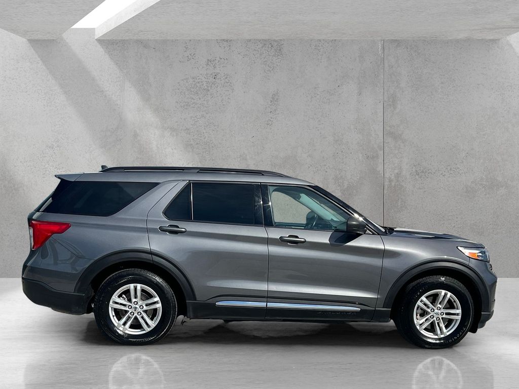 2023 Ford Explorer XLT Image 5 of 26