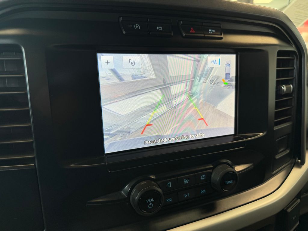 2023 Ford Explorer XLT Image 13 of 26