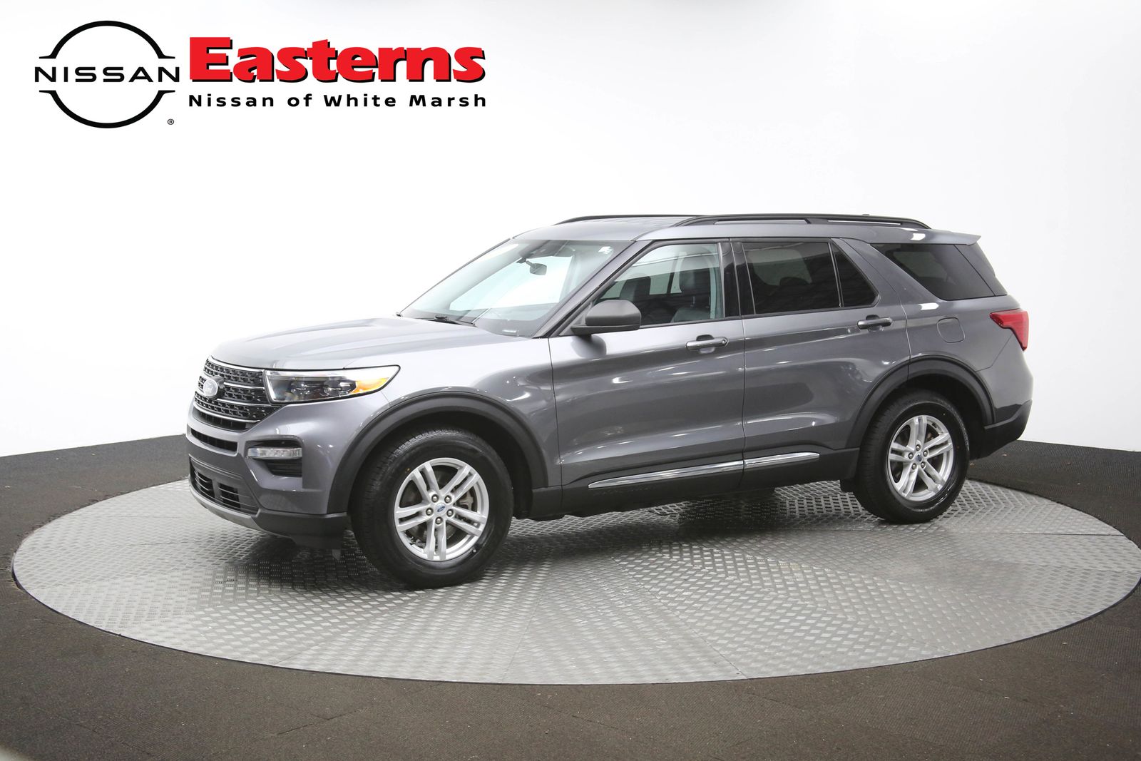 2023 Ford Explorer XLT Image 3 of 65