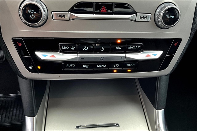 2023 Ford Explorer XLT Image 29 of 34