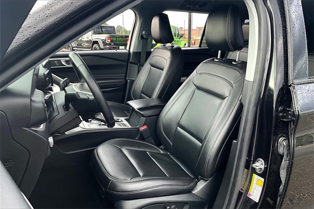 2023 Ford Explorer XLT Image 12 of 34