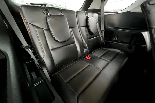 2023 Ford Explorer XLT Image 10 of 34