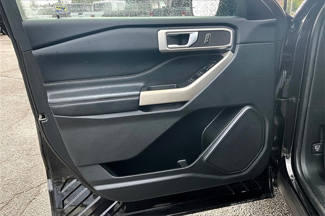 2023 Ford Explorer XLT Image 25 of 34
