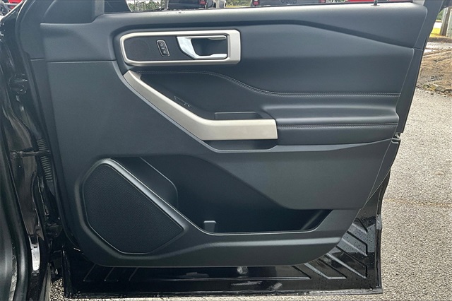 2023 Ford Explorer XLT Image 26 of 34