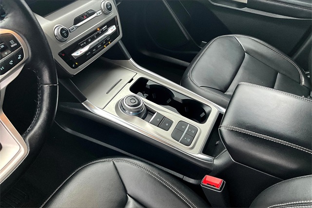 2023 Ford Explorer XLT Image 24 of 34
