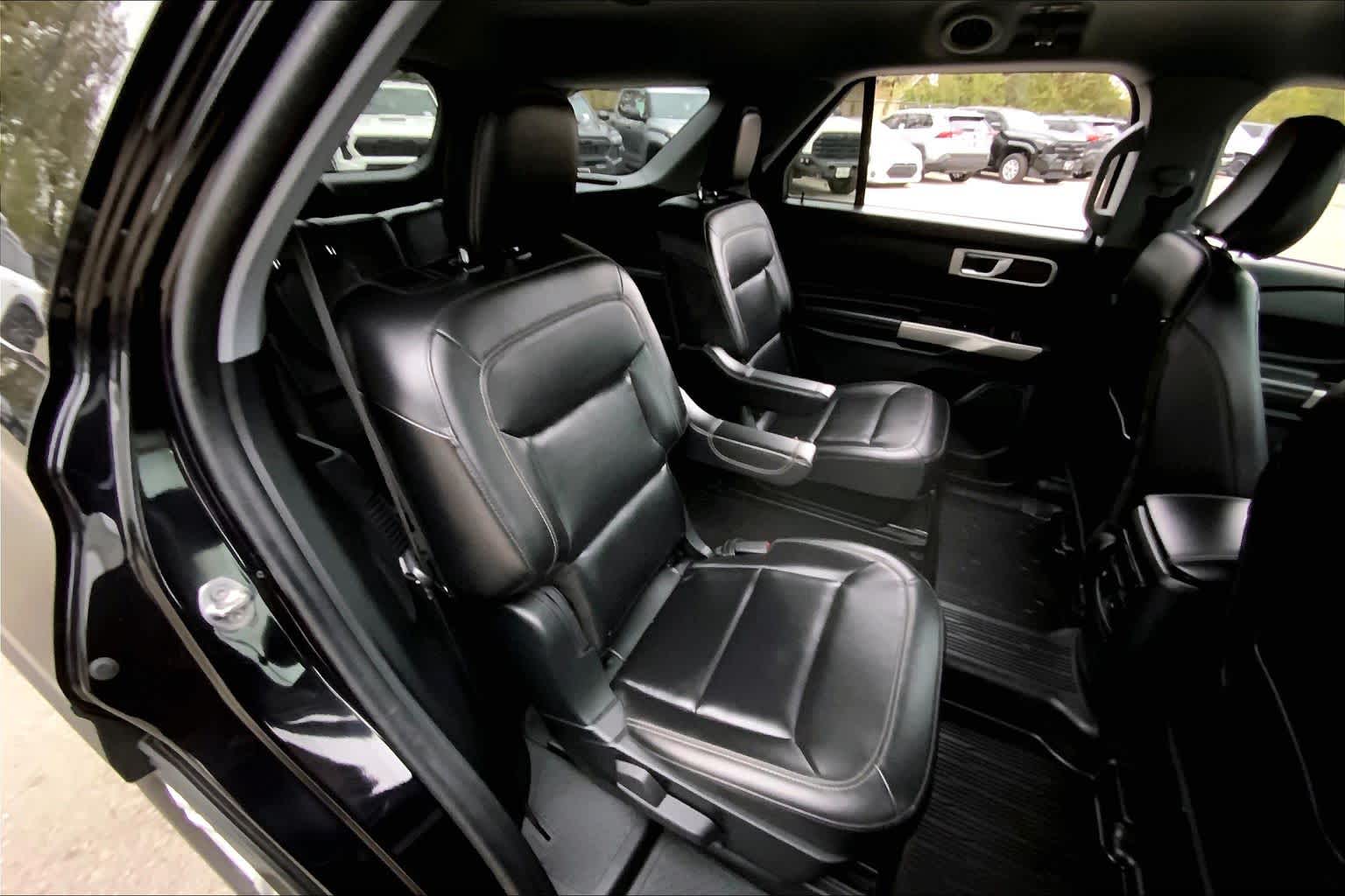 2023 Ford Explorer XLT Image 11 of 33