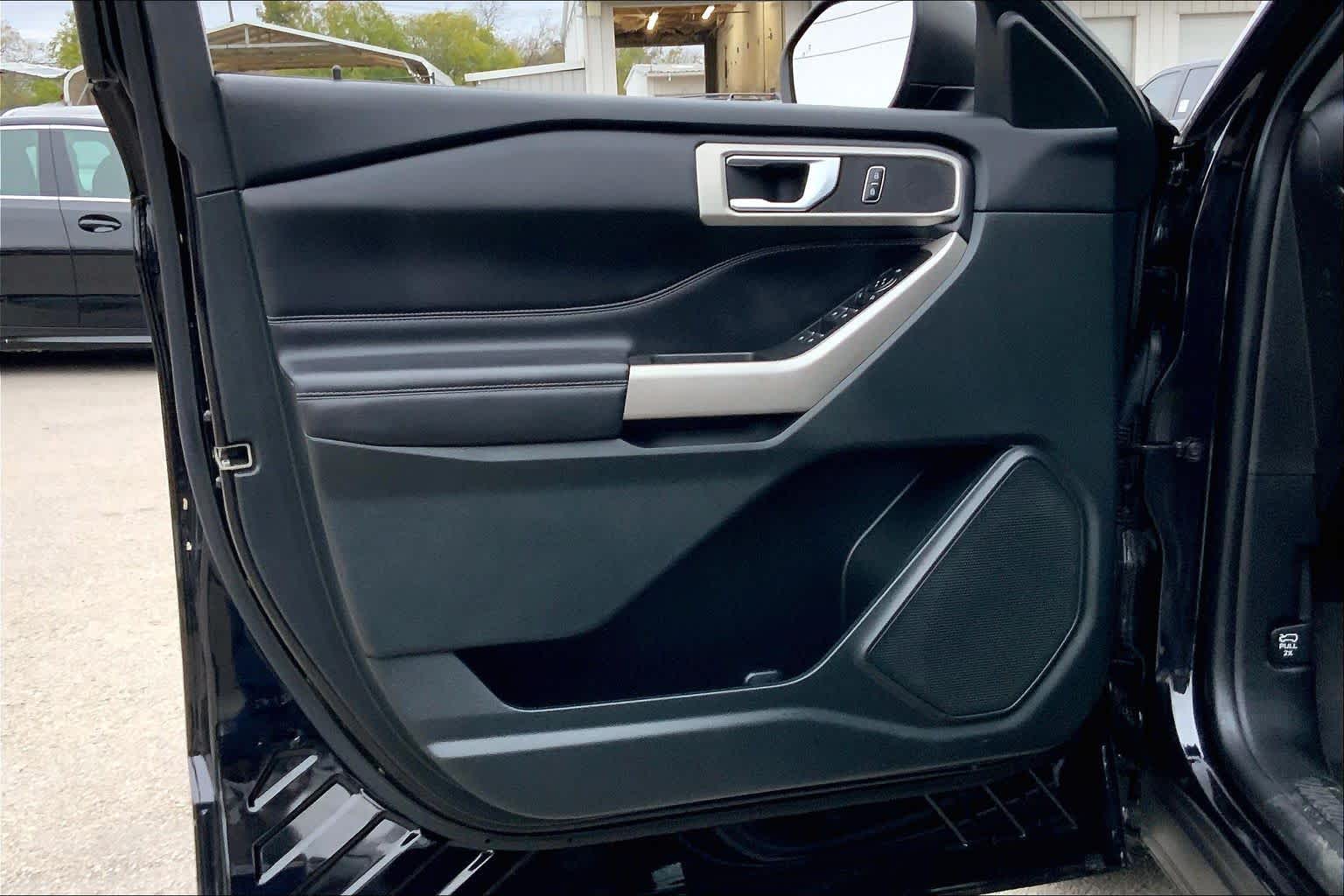 2023 Ford Explorer XLT Image 23 of 33