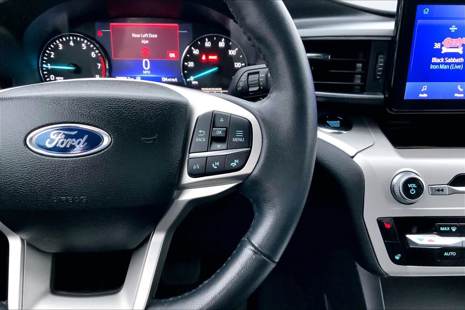 2023 Ford Explorer XLT Image 28 of 33