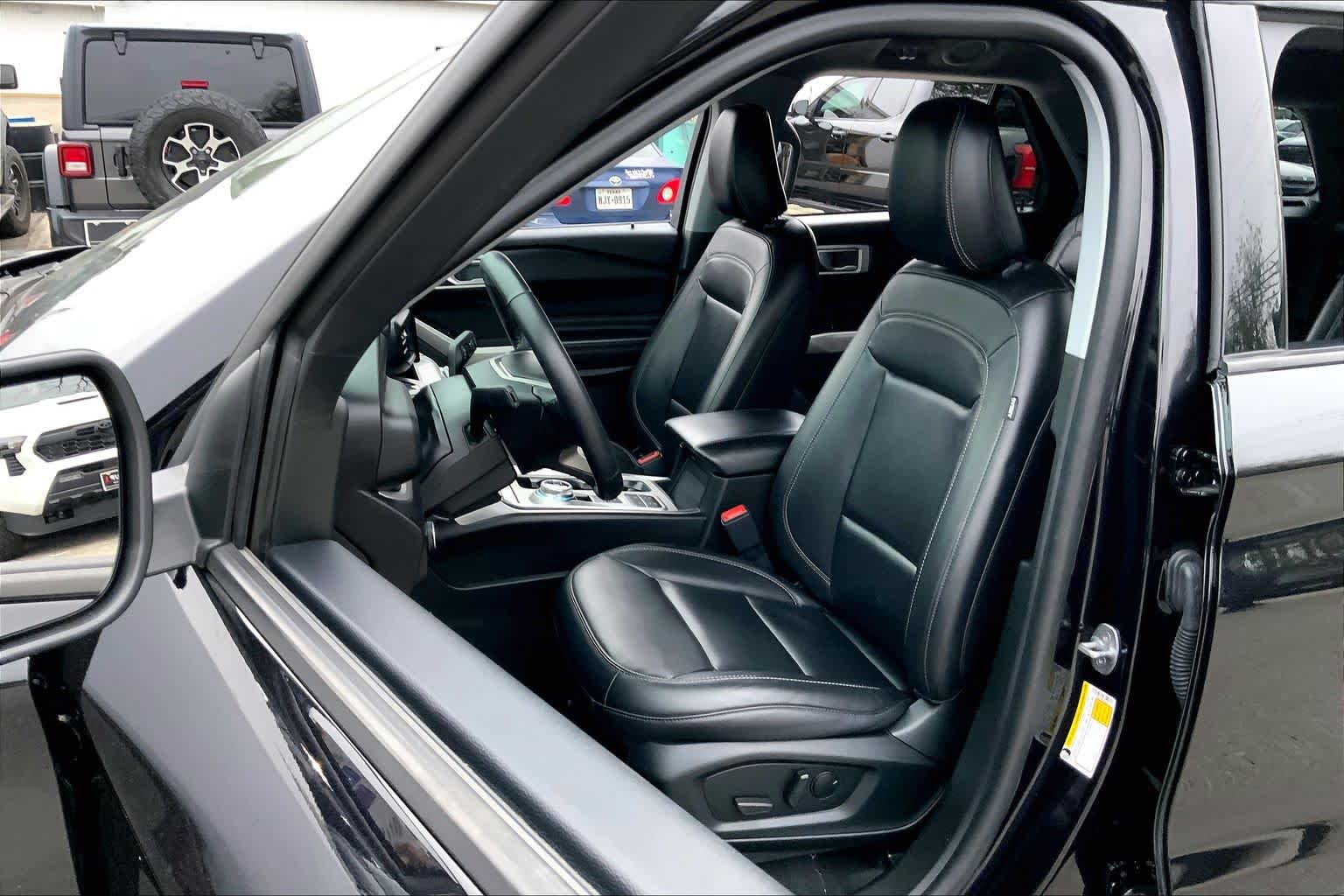 2023 Ford Explorer XLT Image 12 of 33