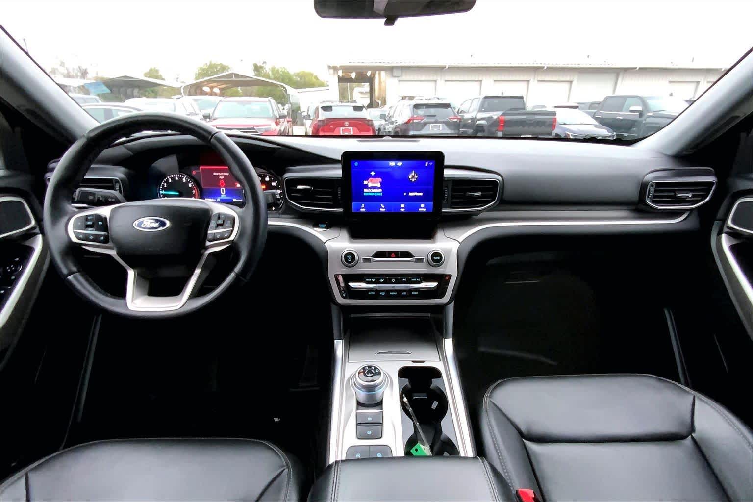 2023 Ford Explorer XLT Image 13 of 33