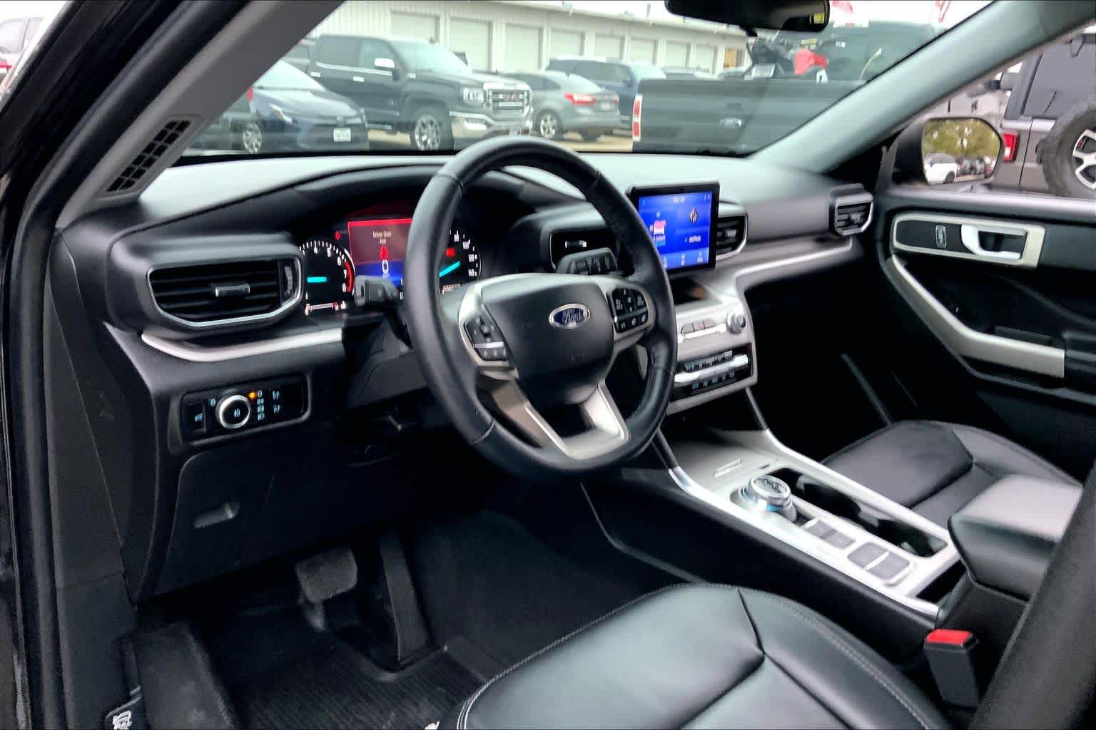 2023 Ford Explorer XLT Image 14 of 33