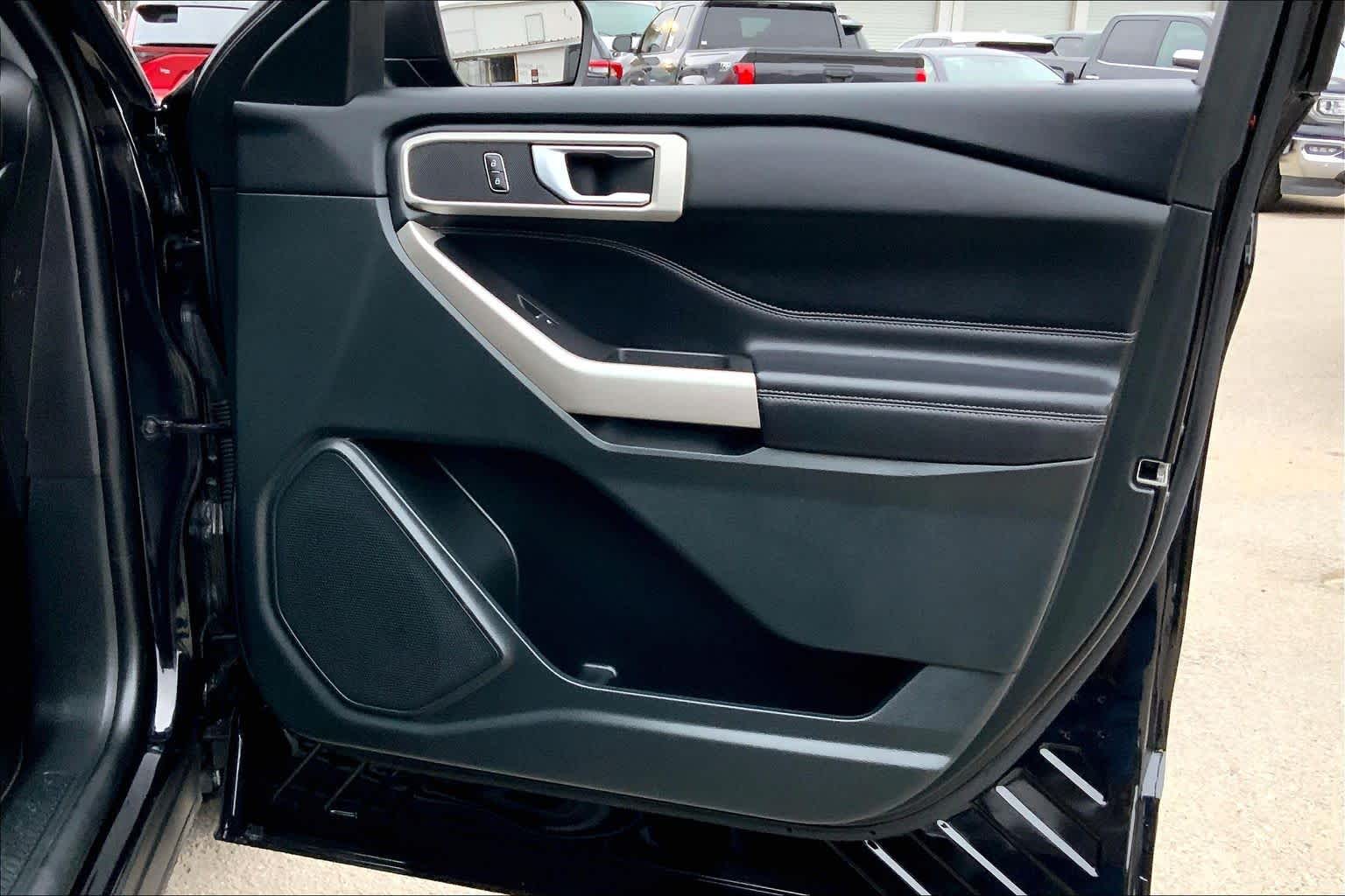 2023 Ford Explorer XLT Image 24 of 33