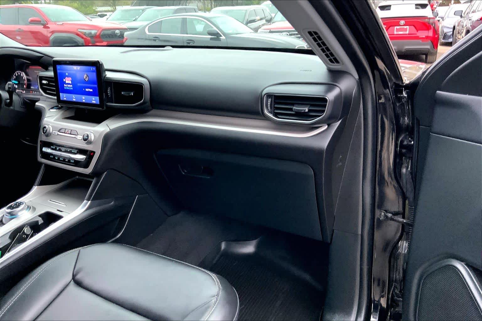 2023 Ford Explorer XLT Image 16 of 33