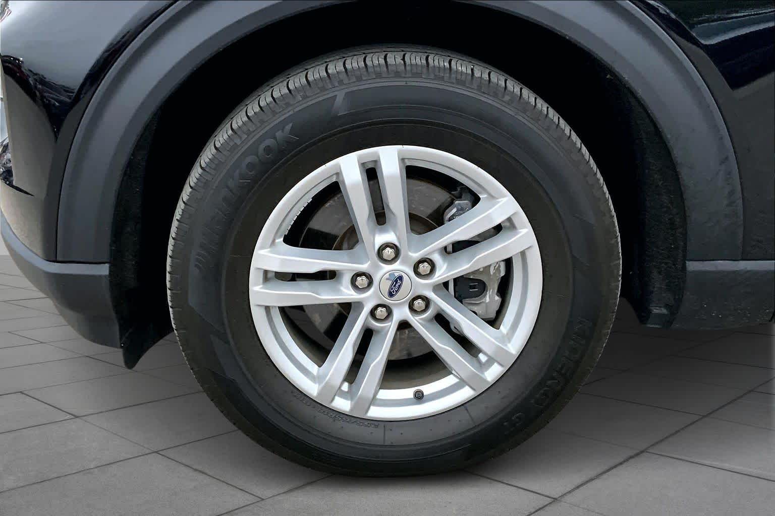 2023 Ford Explorer XLT Image 7 of 33