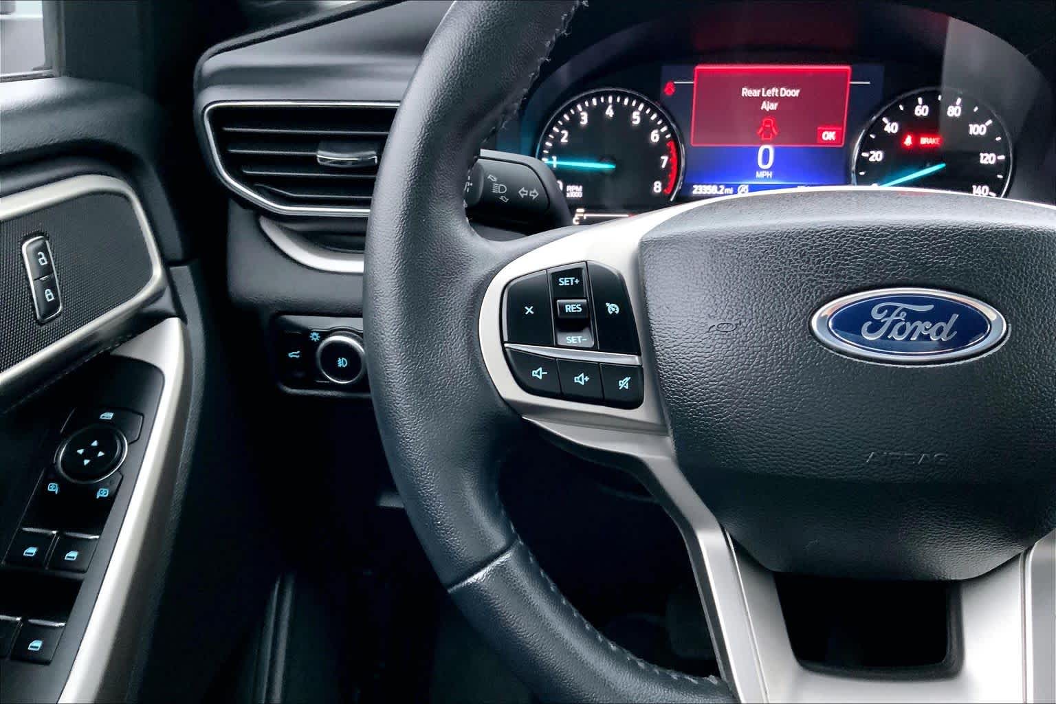 2023 Ford Explorer XLT Image 17 of 33