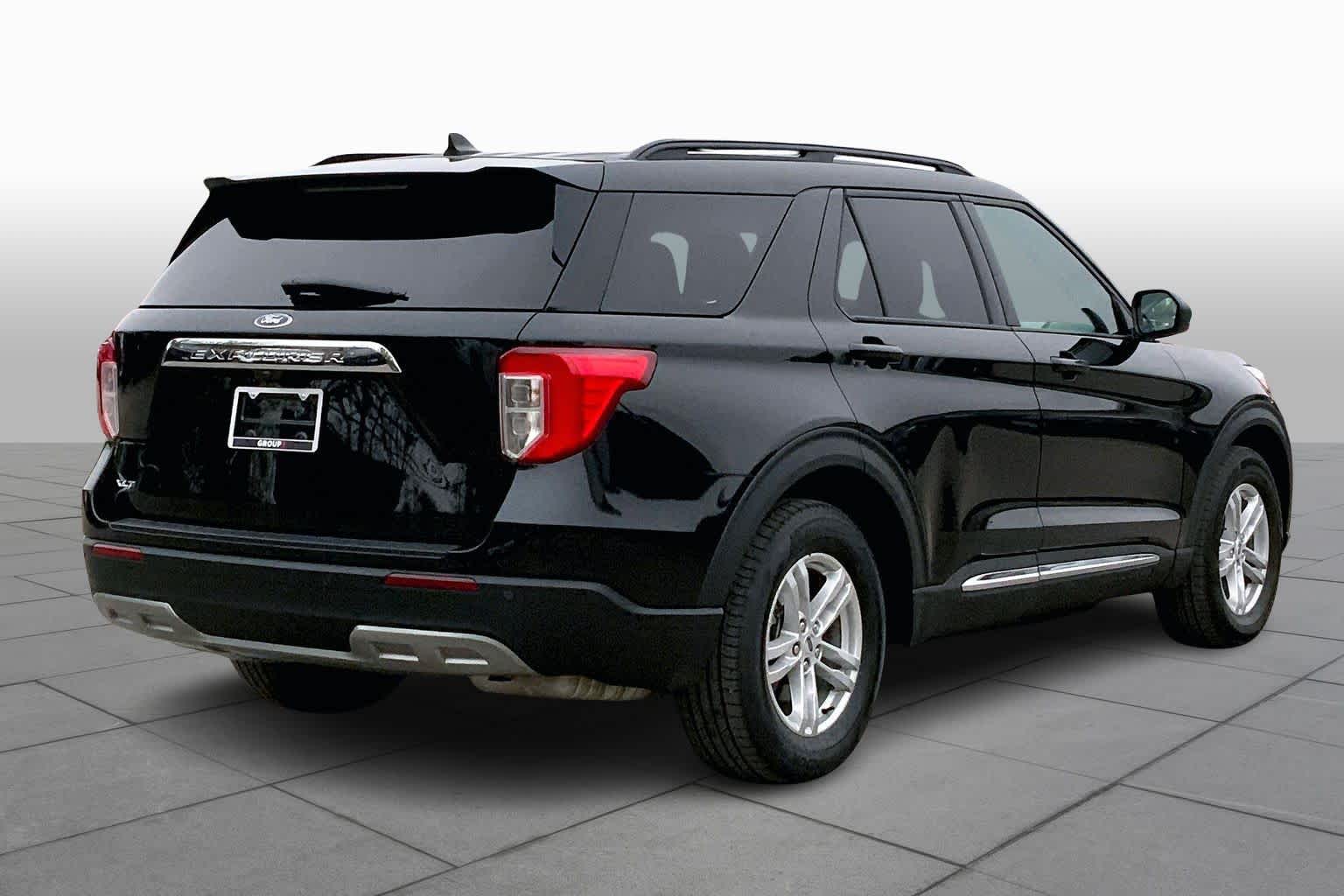 2023 Ford Explorer XLT Image 4 of 33