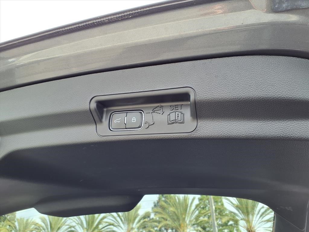 2023 Ford Explorer XLT Image 22 of 24