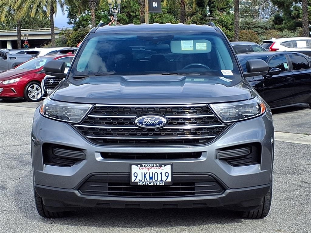 2023 Ford Explorer XLT Image 2 of 24