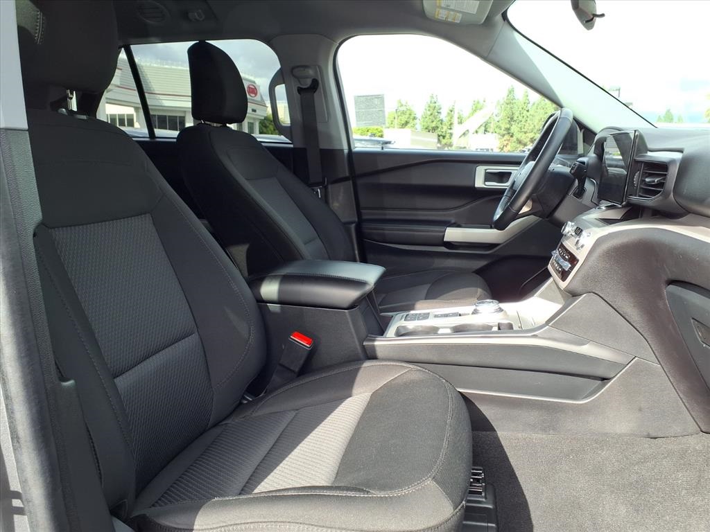 2023 Ford Explorer XLT Image 12 of 24