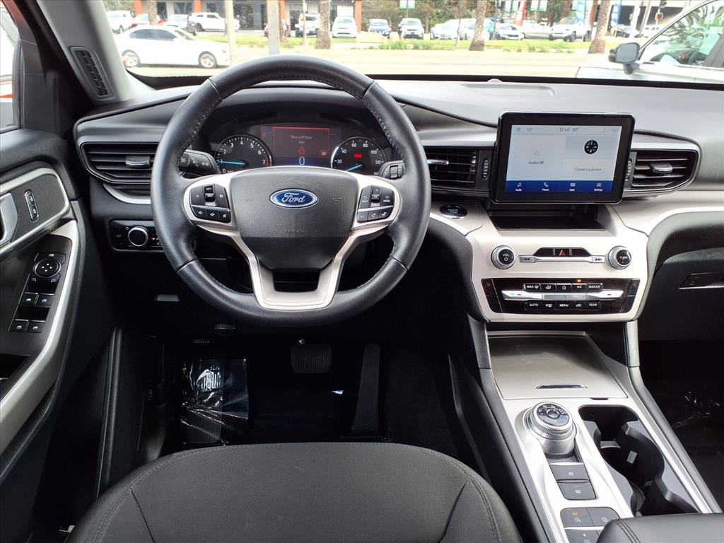 2023 Ford Explorer XLT Image 15 of 24