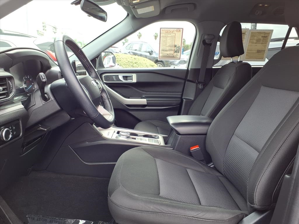 2023 Ford Explorer XLT Image 13 of 24