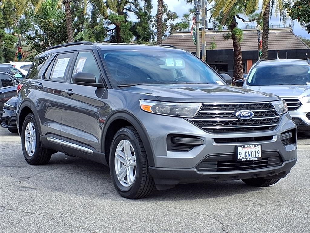 2023 Ford Explorer XLT Image 3 of 24