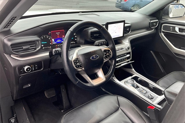 Vehicle image 13 of 36