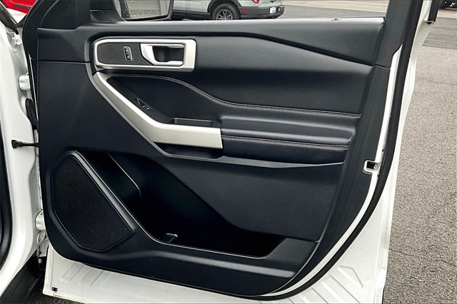 Vehicle image 19 of 36