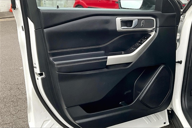 Vehicle image 18 of 36