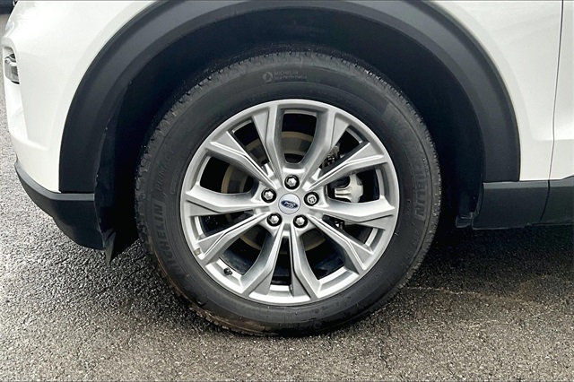 Vehicle image 10 of 36