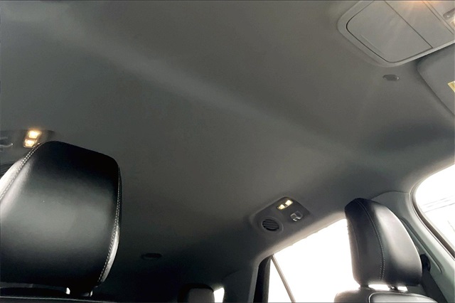 Vehicle image 17 of 36