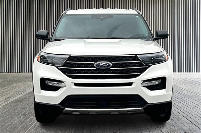 Vehicle image 3 of 36