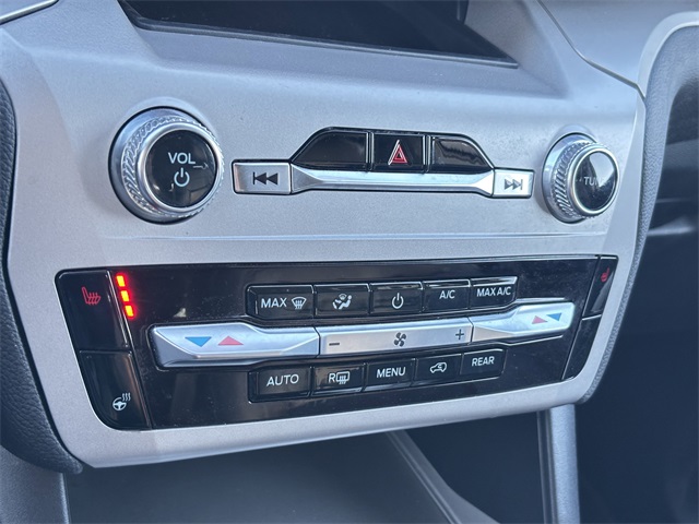 Vehicle image 20 of 26