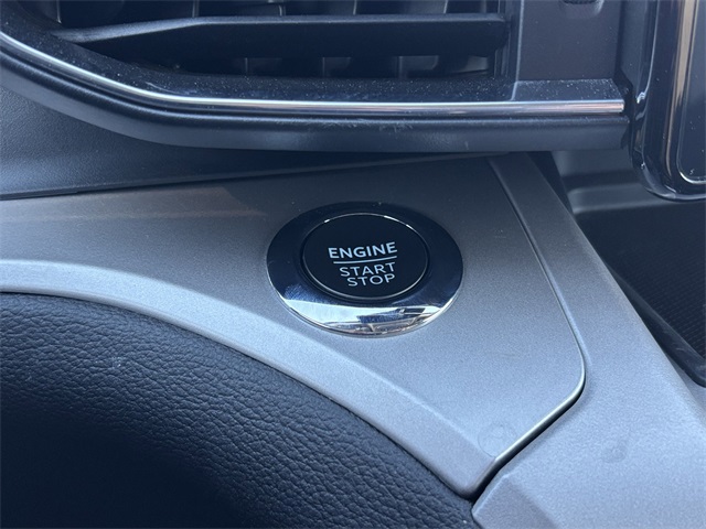 Vehicle image 21 of 26