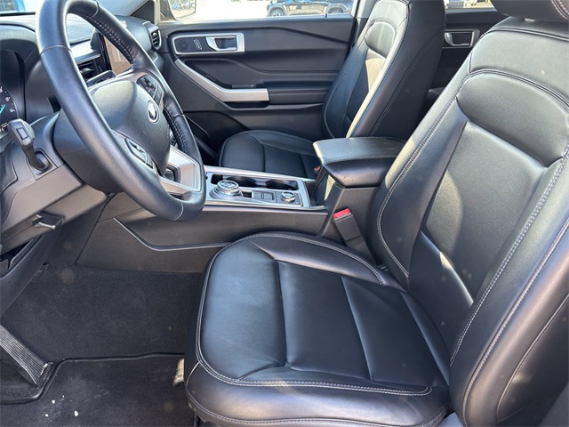 Vehicle image 13 of 26