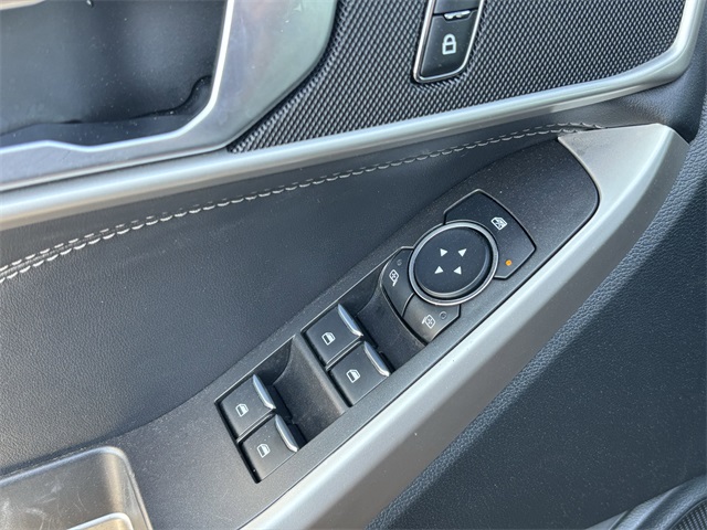 Vehicle image 12 of 26