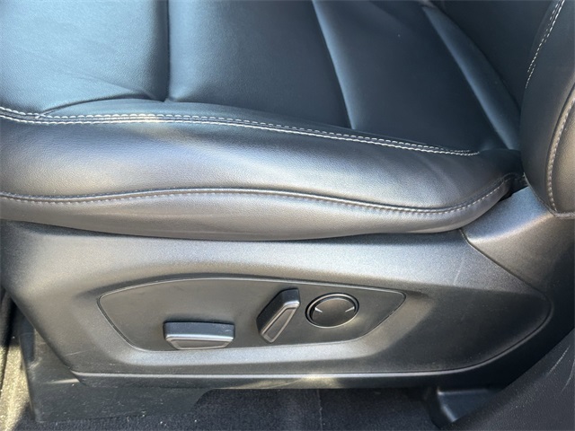 Vehicle image 14 of 26