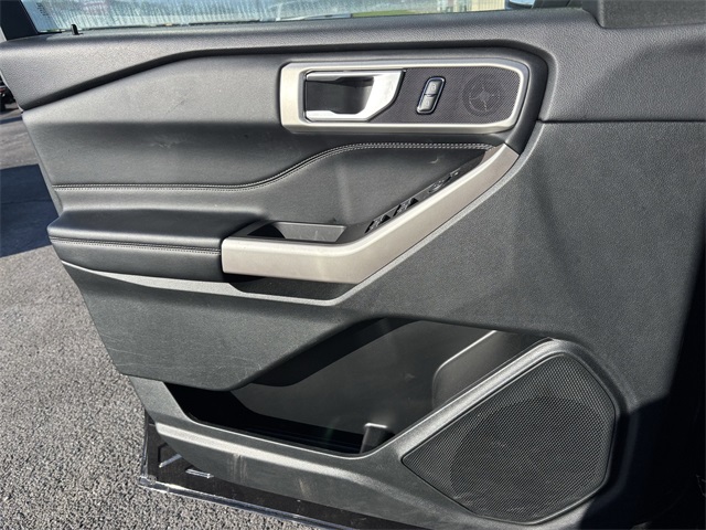 Vehicle image 11 of 26
