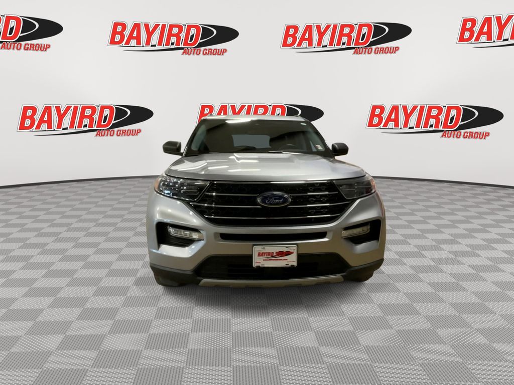 2023 Ford Explorer XLT Image 2 of 35
