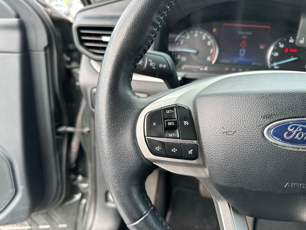 Vehicle image 13 of 25