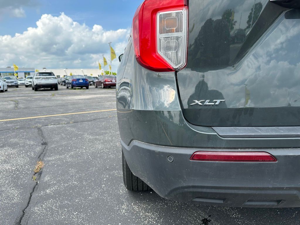 Vehicle image 23 of 25