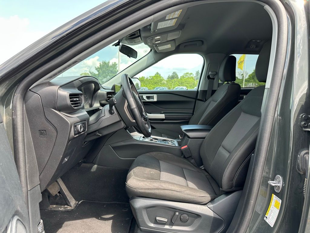 Vehicle image 11 of 25